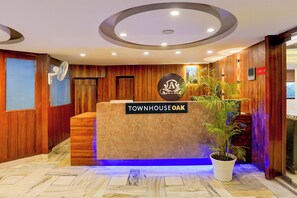 Reception - Townhouse OAK Hotel Ambassador (Dehradun)