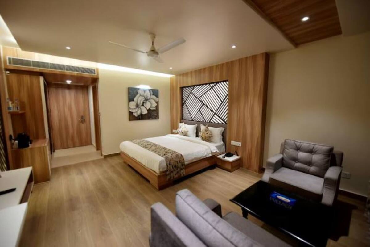 Habitación doble superior | Espacio para trabajar con laptop, wifi gratis y ropa de cama