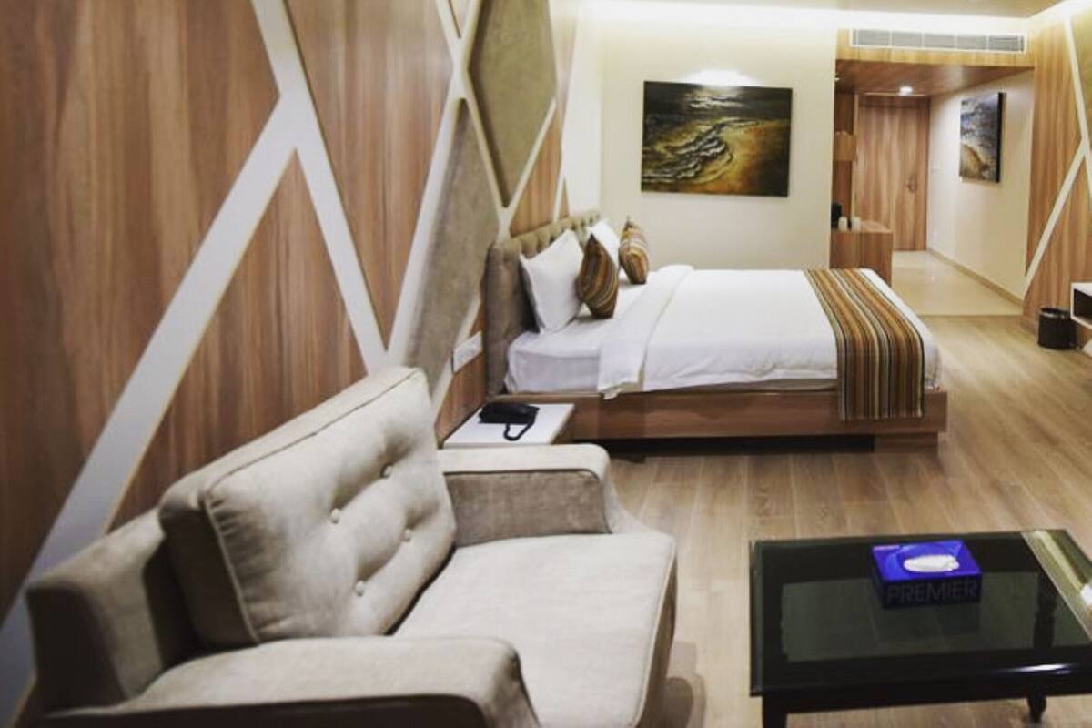 Laptop workspace, free WiFi, bed sheets