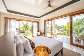 5 عدّة غرف نوم وخزنة داخل الغرفة ومكتب ومكواة/لوح كي