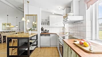 Fridge, dishwasher, coffee/tea maker