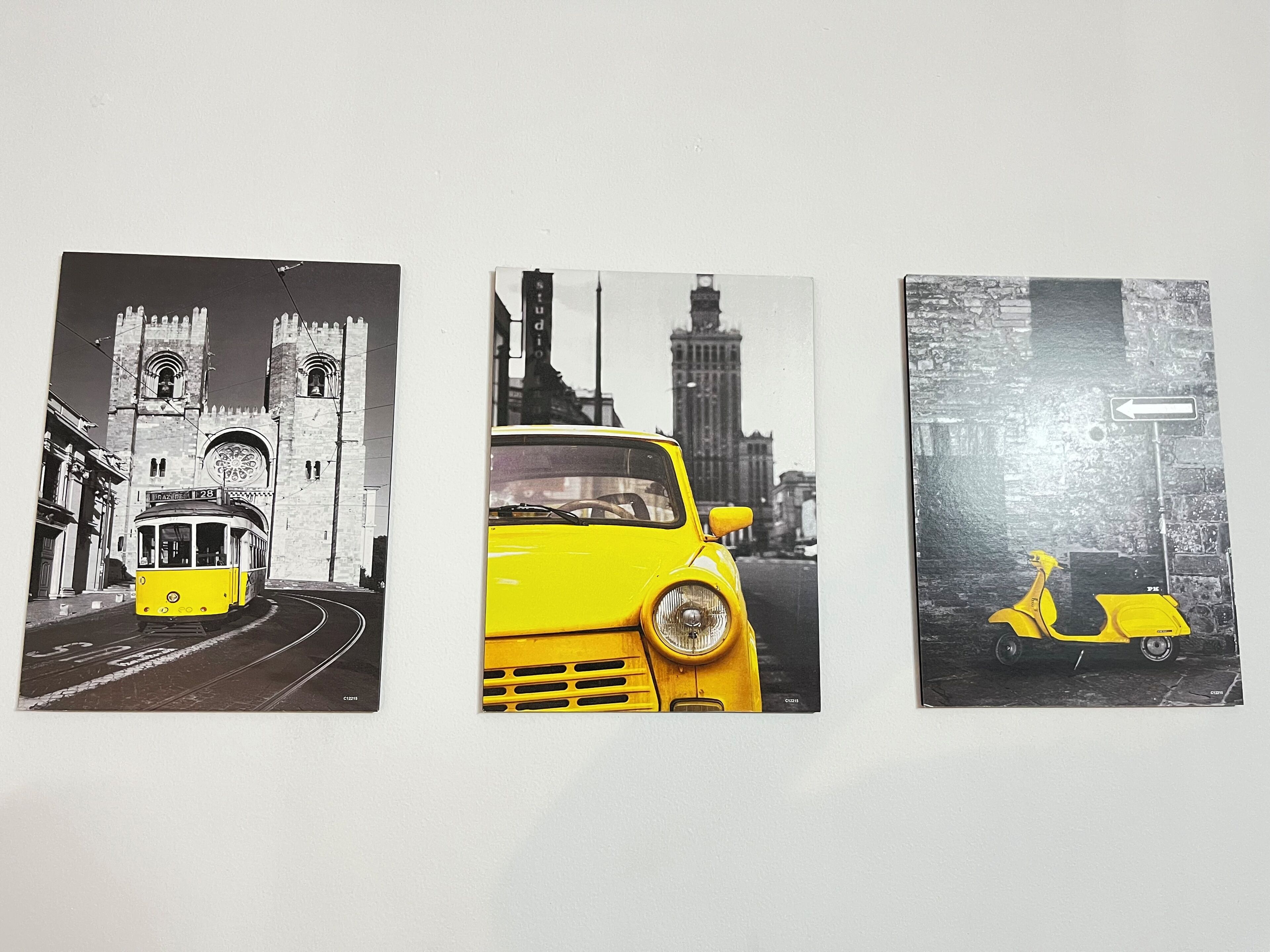 Tres fotografías enmarcadas de vehículos y un edificio.