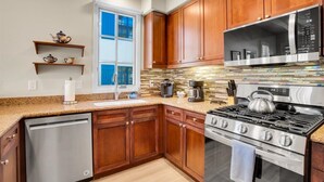 Coffee/tea maker, fridge, microwave, oven - Poolside Paradise 3 | 3BR Legacy Villa (La Quinta)