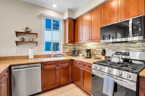 Coffee/tea maker, fridge, microwave, oven - Poolside Paradise 3 | 3BR Legacy Villa (La Quinta)