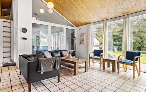 Cozy home in Spøttrup with sauna