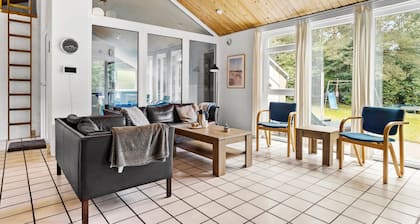 Cozy home in Spøttrup with sauna