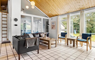 Cozy home in Spøttrup with sauna