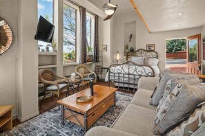 5 bedrooms, desk, iron/ironing board, travel cot