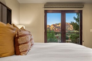 5 bedrooms, desk, iron/ironing board, travel cot