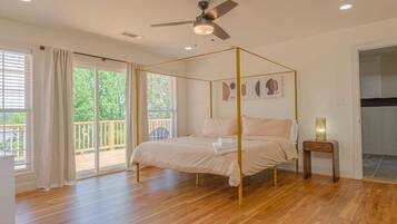 4 bedrooms, desk, iron/ironing board, WiFi