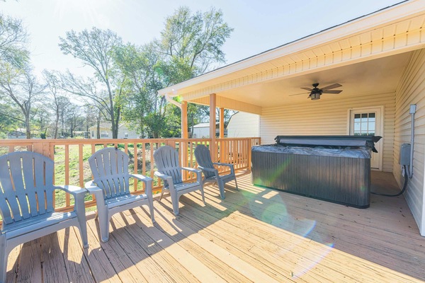 Your ultimate relaxation awaits! Soak your cares away in our private hot tub, located on a spacious deck perfect for enjoying the outdoors. Book your rejuvenating escape today! 🛀