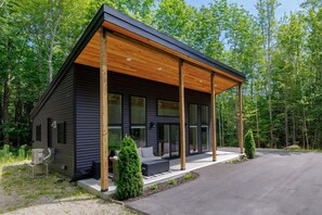 Exterior - Black Haven Tiny Home (Surry)