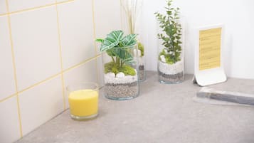 Bruser, hårtørrer, håndklæder, Sæbe