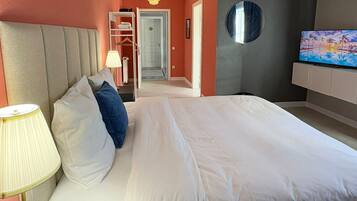 Economy Room | Premium bedding, blackout drapes, soundproofing, cribs/infant beds