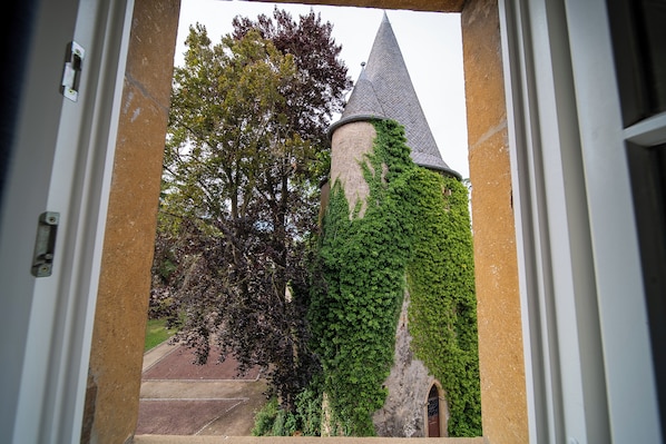 Standard Room, Garden View | Desk, laptop workspace, blackout drapes, soundproofing - Hôtel château Schengen (Schengen)