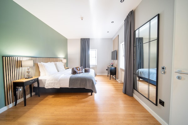 Suite | 1 bedroom, desk, laptop workspace, blackout curtains