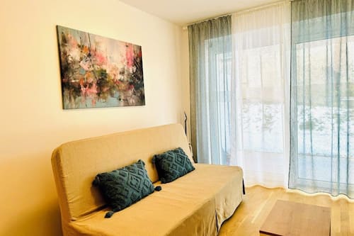 Family Studio Suite, Balcony, Courtyard View | Hypo-allergenic bedding, individually decorated, individually furnished