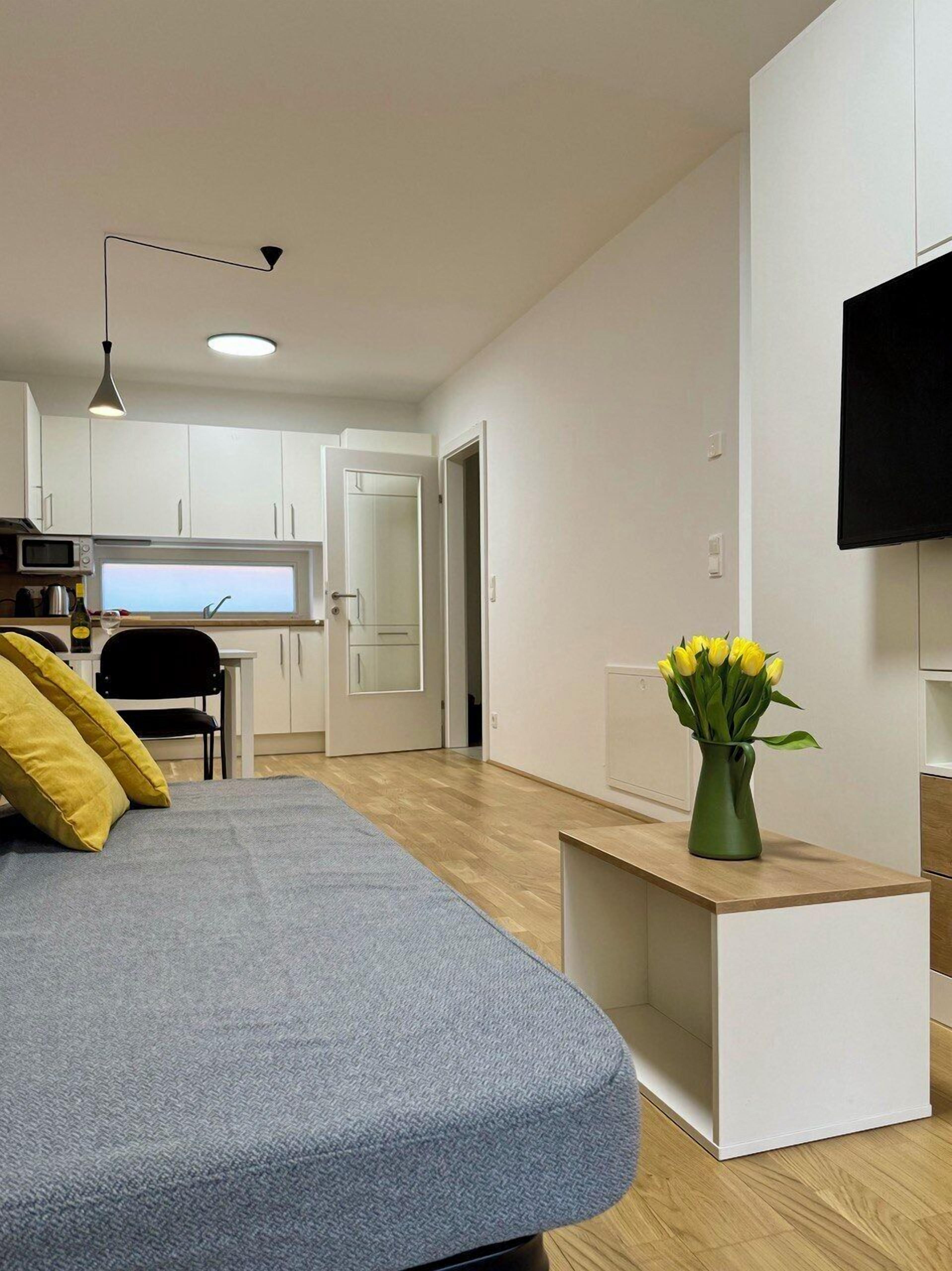 Familien-Studiosuite, Balkon, Blick auf den Innenhof | Allergikerbettwaren, individuell dekoriert, individuell eingerichtet