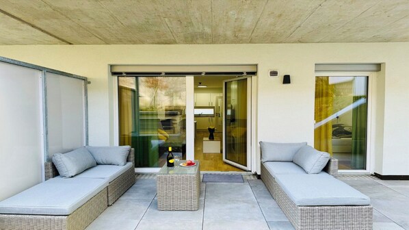 Suite studio familiale, balcon, vue sur la cour intérieure | Terrasse/patio