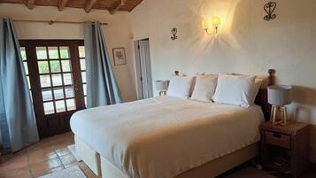 5 bedrooms, WiFi, bed sheets