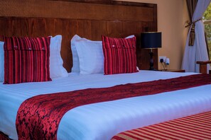 デラックス ダブルルーム ガーデンビュー | セーフティボックス (室内)、客室ごとに異なる装飾、客室ごとに異なるインテリア、デスク