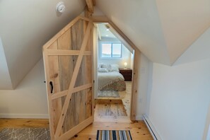 2 bedrooms, iron/ironing board, travel cot, free WiFi - Romantic Downeast Ocean Front Cottage ~ Amazing Views ~Near Quoddy Head Park! (Lubec)