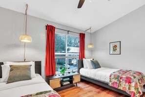 2 bedrooms, desk, iron/ironing board, WiFi