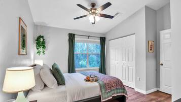 2 bedrooms, desk, iron/ironing board, WiFi