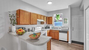 Private kitchen - The Prairie at Brighton | UF • Pool • Workspace (Gainesville)