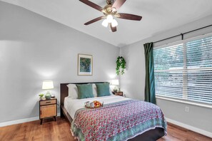 2 bedrooms, desk, iron/ironing board, WiFi