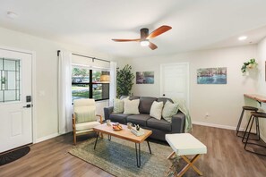 テレビ、書斎 / ワークスペース