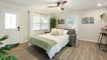 3 bedrooms, desk, iron/ironing board, travel cot