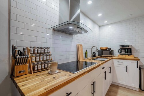 Rhythm at The Key | 1mi to UF & DT • Full Kitchen