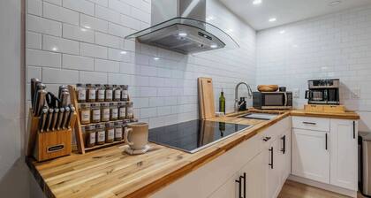 Rhythm at The Key | 1mi to UF & DT • Full Kitchen