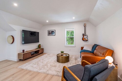 Rhythm at The Key | 1mi to UF & DT • Full Kitchen