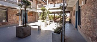 Executive Studio + Free Parking + Street Art Murals near Woodstock Craft Markets