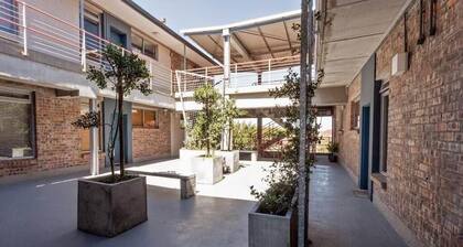 Executive Studio + Free Parking + Street Art Murals near Woodstock Craft Markets