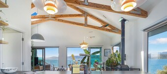 Seatoun View - 4 bed, 2 bath with spa overlooking Seatoun and Wellington Harbour