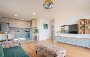 TV - Lovely apartment in Makarska with WiFi (Makarska)