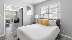 2 Schlafzimmer, Schreibtisch, Bügeleisen/Bügelbrett, WLAN