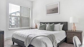 2 bedrooms, desk, iron/ironing board, WiFi - Landing | Chic 2BD, Gym, Pool (Austin)