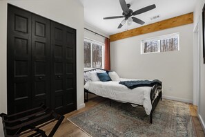 2 bedrooms, WiFi, bed sheets