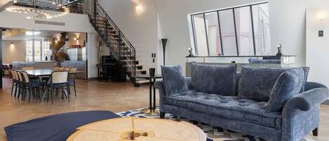 Fernseher, Kamin, Videospiele, Arbeitsbereiche