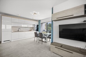 Tủ lạnh, lò vi sóng, lò nướng, bếp nấu 