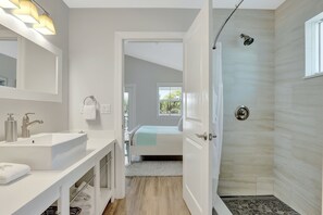 Shower, hair dryer, towels - Isla Guava: Boutique Resort, FREE Boat Dockage Sept-Oct Only! (Islamorada)