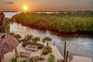 Property grounds - Isla Guava: Boutique Resort, FREE Boat Dockage Sept-Oct Only! (Islamorada)