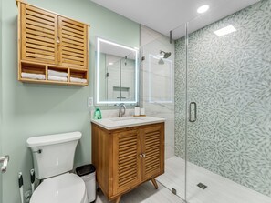Shower, towels - Private House w/Private Pool, 0.2 miles from beach + Free Attraction Tickets! (North Myrtle Beach)
