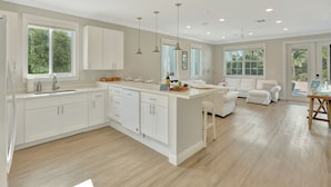 Interior - Isla Key Lime: Boutique Resort, FREE Boat Dockage Sept-Oct Only! (Islamorada)