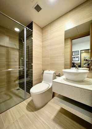 Studio, 1 King Bed, Balcony | Bathroom | Shower, rainfall showerhead, free toiletries, hair dryer - May Soho Saigon Serviced Apartment (Ho Chi Minh City)
