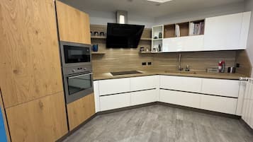 KĂŒhlschrank, Mikrowelle, Ofen, Herdplatte